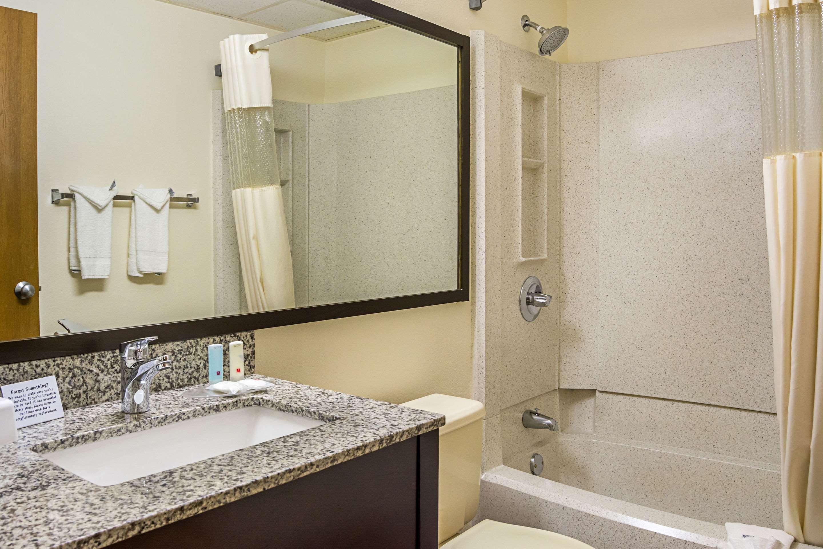 Quality Inn & Suites Clackamas - Portland Zewnętrze zdjęcie