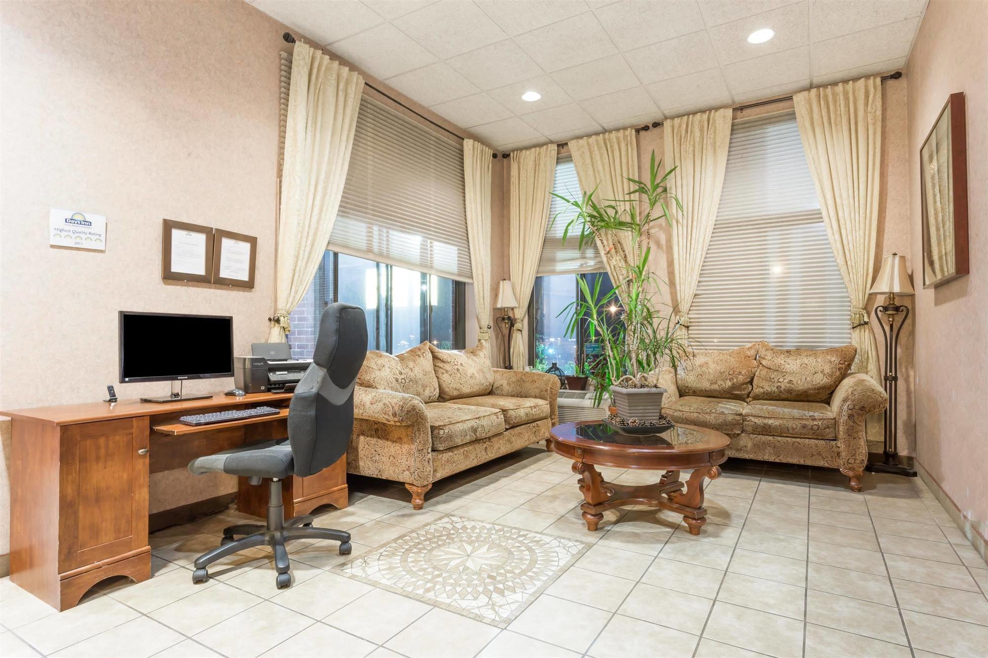Quality Inn & Suites Clackamas - Portland Zewnętrze zdjęcie